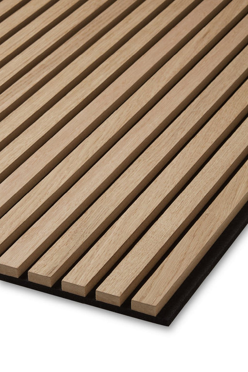 SlatWall Natural Oak
